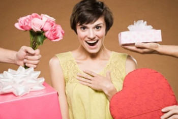 Фотография к новости: Некуда бежать: Как 8 Марта стал в Казнете "ураганным праздником"