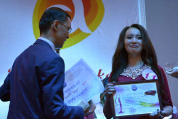 Фотография к новости: Сертификат на обучение в школе моделей получили будущие медики в Актобе