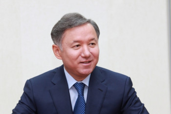 Фотография к новости: Нигматулин поздравил казахстанских женщин с 8 марта