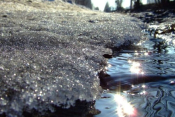 Фотография к новости: Штормовое предупреждение объявлено в ряде регионов страны