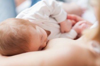 Фотография к новости: Жительница ЗКО заразила своего ребёнка ВИЧ при кормлении грудью