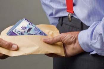 Фотография к новости: Аким города Жетысай в ЮКО задержан при получении взятки