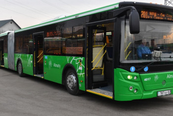 Фотография к новости: Из-за водителей-нарушителей на дорогах Алматы сбился график общественного транспорта