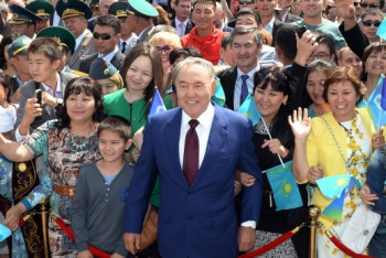 Фотография к новости: Назарбаев поздравил казахстанцев с Днём благодарности