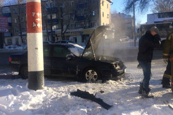 Фотография к новости: В центре Уральска сгорел автомобиль