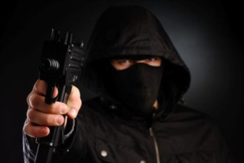 Фотография к новости: Налёт со стрельбой устроили грабители в масках на трассе ЮКО