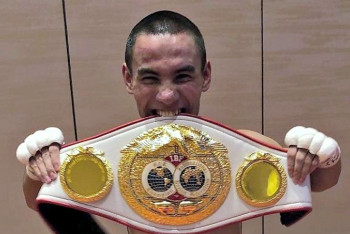 Фотография к новости: Казахстанский боксёр Мадияр Жанузак выиграл пояс IBF в Макао