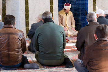 Фотография к новости: За разжигание религиозной розни имама предали суду в ЮКО