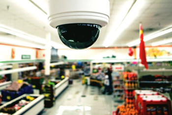 Фотография к новости: Дерзкое ограбление костанайского магазина попало на камеры видеонаблюдения  