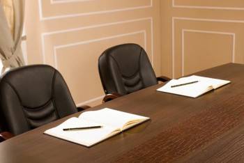 Фотография к новости: Совет по этике рассмотрит поведение акима, обвиняемого в избиении ребенка  