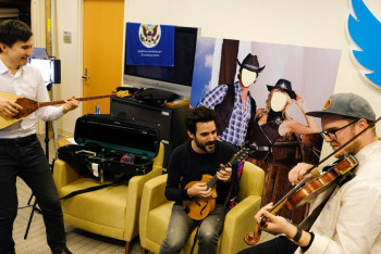 Американская фолк-группа перепела песню Абая 