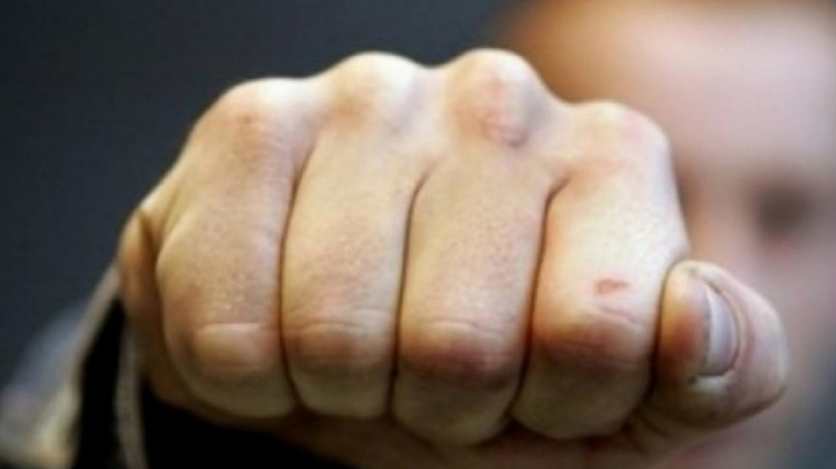 В избиении подростка обвинили акима в Акмолинской области 