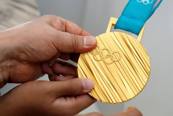 Фотография к новости: Во время церемонии награждения на Олимпиаде-2018 перепутали медали