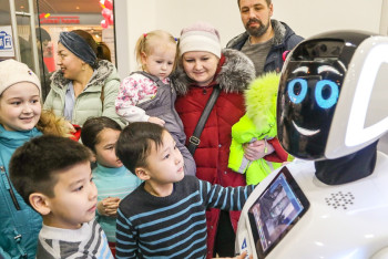 Фотография к новости: Сколько работников смогут заменить два робота, рассказали в Казпочте 