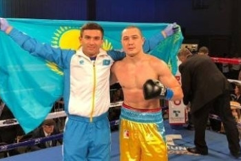 Фотография к новости: Казахстанец Арман Рысбек одолел американца, едва успев начать бой