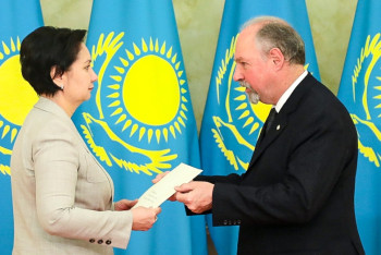 Фотография к новости: Абдыкаликова поздравила посла Аргентины с победой на право проведения ЭКСПО-2023