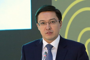 Фотография к новости: Старайтесь прожить без кредитов – Данияр Акишев