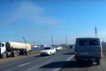 Фотография к новости: Газовоз и легковушка столкнулись лоб в лоб в Актау 