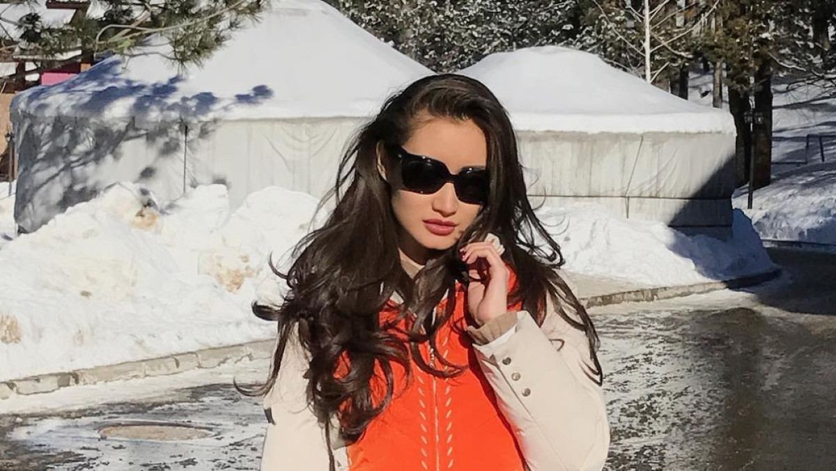 Дочь Токмади продает свою шубу в Instagram