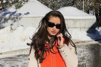 Фотография к новости: Дочь Токмади продает свою шубу в Instagram