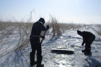 Фотография к новости: Авто провалилось под лед в ВКО, погиб пенсионер 