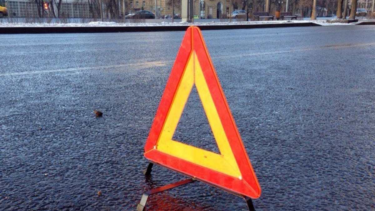 Пассажирский автобус перевернулся в Семее