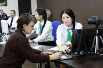 Фотография к новости: Студентов привлекли в секторы самообслуживания в ЦОНах СКО