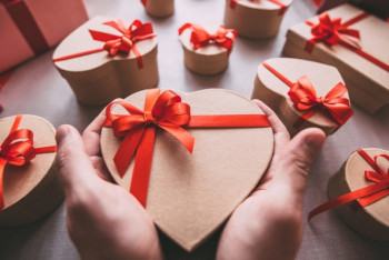 Фотография к новости: Какие подарки хотят получить казахстанцы на День влюбленных