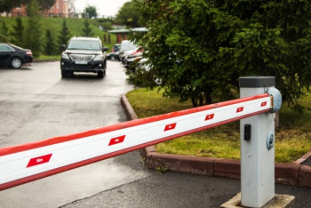 Шлагбаумы в алматинских дворах могут разрешить в 2018 году 