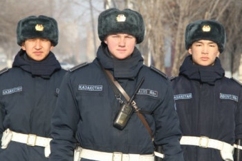 Фотография к новости: Пьяная женщина напала с ножом на сотрудников Нацгвардии в ВКО