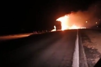 Фотография к новости: Свыше семи тонн туалетной бумаги сгорело на трассе Балхаш-Караганда