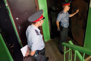 Фотография к новости: В Караганде осужден мигрант-убийца, хранивший расчленённый труп в квартире