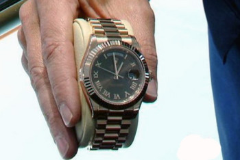 Фотография к новости: Часы за 10 тыс долларов украли у иностранца в фитнес-клубе Атырау