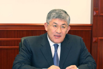 Фотография к новости: Назарбаев акиму Кызылординской области: Почему делаешь доклад не на казахском языке