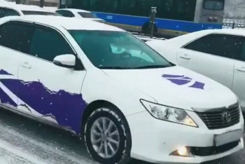 Затор автомашин на дороге Алматы оказался пиар-акцией