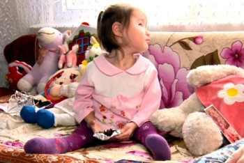 Фотография к новости: Трехлетняя девочка без половых органов из Кокшетау нуждается в операции