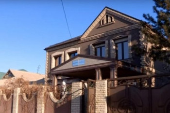 Фотография к новости: У элитного коттеджа "пивного короля" Тулешова новые хозяева