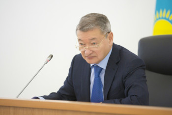 Фотография к новости: Даниал Ахметов лично прочитал первую лекцию сельским акимам