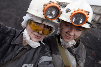 Фотография к новости: В Казахстане 100 профессий не будут считаться исключительно мужскими