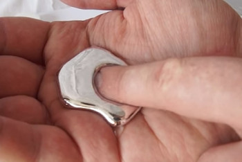 Фотография к новости: Ядовитое вещество почти на 30 тысяч долларов пытался сбыть житель ЮКО