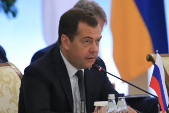 Это наводит на различные мысли - Медведев пошутил о землетрясении в Алматы