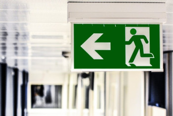 Забытый пенсионером рюкзак в ЦОНе Караганды приняли за взрывное устройство