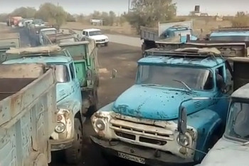 Фотография к новости: Борьбу грузовиков за уголь сняли на видео в Туркестане