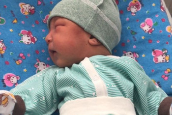 Медики ищут родных малыша, найденного в мусорном контейнере Павлодара