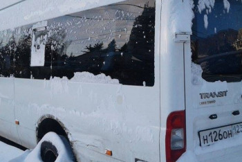 Микроавтобус с казахстанцами из-за мороза заглох в Алтайском крае 