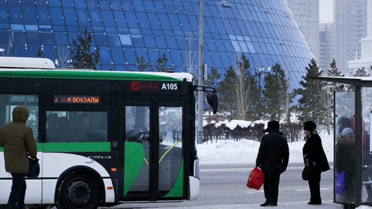 Проезд на казахстанских автобусах подорожал за год на 15%