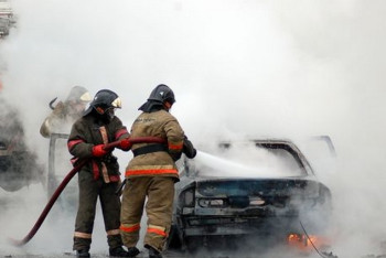 Фотография к новости: Три автомобиля загорелись за одни сутки в ВКО