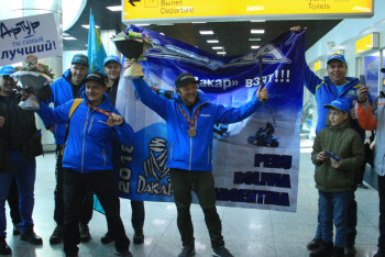 Казахстанские раллисты привезли медали с экстремальной гонки "Дакар"