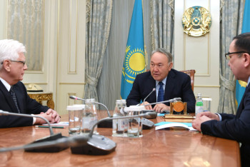 Фотография к новости: Орденом "Достық" наградил Назарбаев посла России 