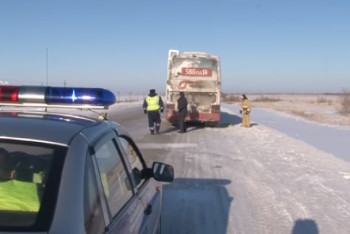 Фотография к новости: Хоккеисты из Казахстана едва не замерзли на трассе в России